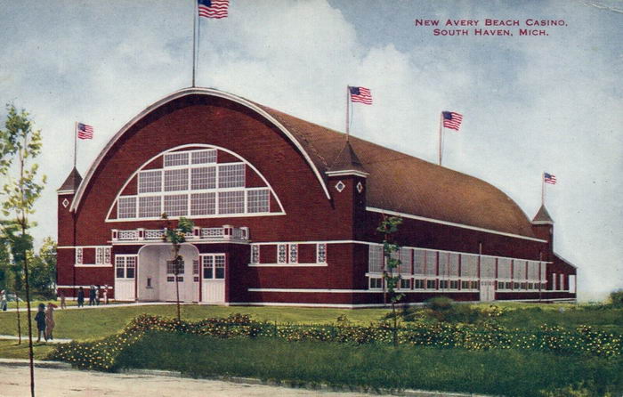 Avery Beach Casino - Old Postcard (newer photo)